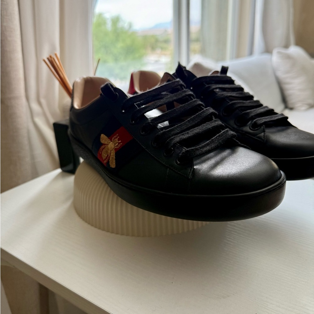 Gucci Black and Red Sneakers with Gold Bee - Picture 5 of 10
